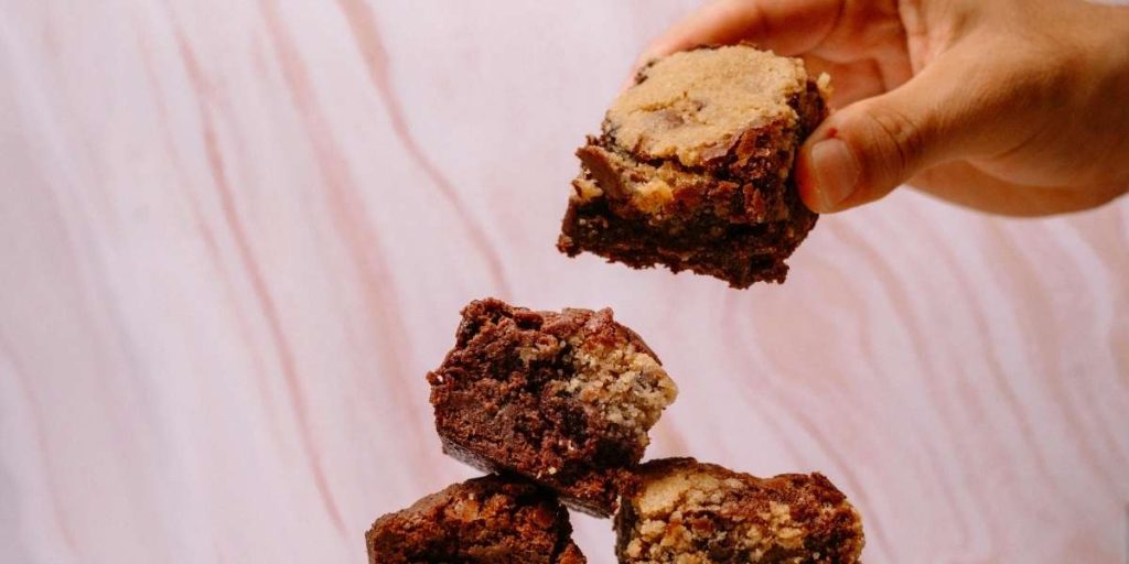 un brownie protéiné