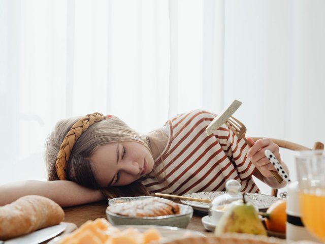Les meilleures pratiques alimentaires pour améliorer le sommeil